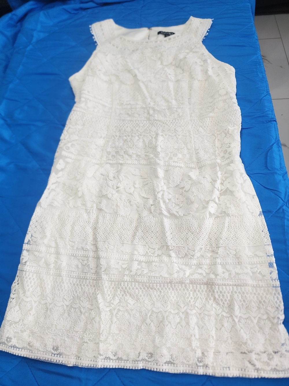 Roz & Ali White Lace Sleeveless Mini Dress